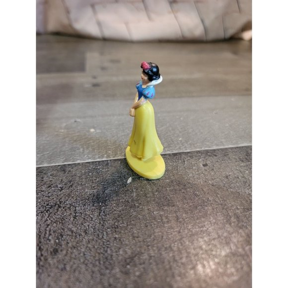 Snow White 2008 Hasbro princess Disney toy figure - Picture 2 of 5